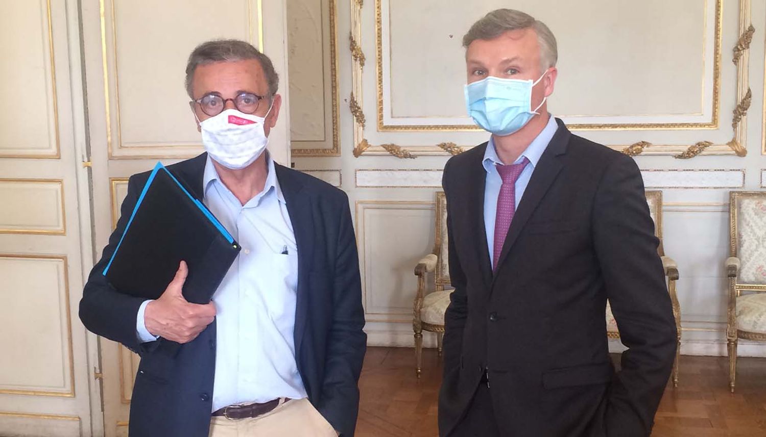 Pierre Hurmic maire de Bordeaux et Yan Bubien directeur du CHU